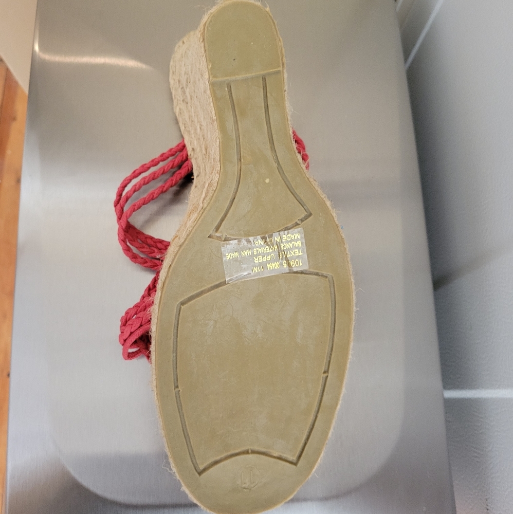 Shoes - Picture 2 of 6